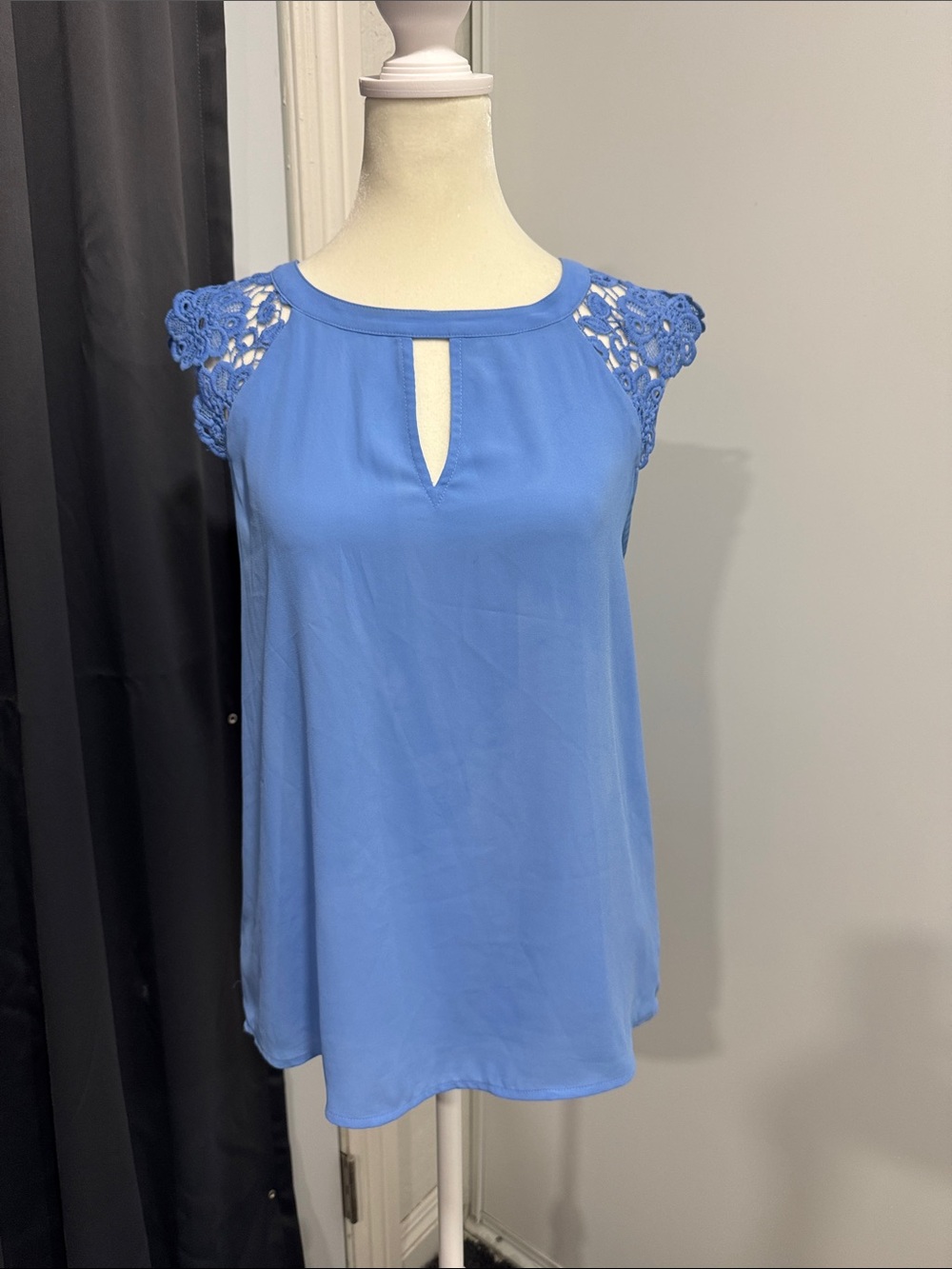 Express Sleeveless Blue Crochet-Shoulder Keyhole Sexy Open Back Top S